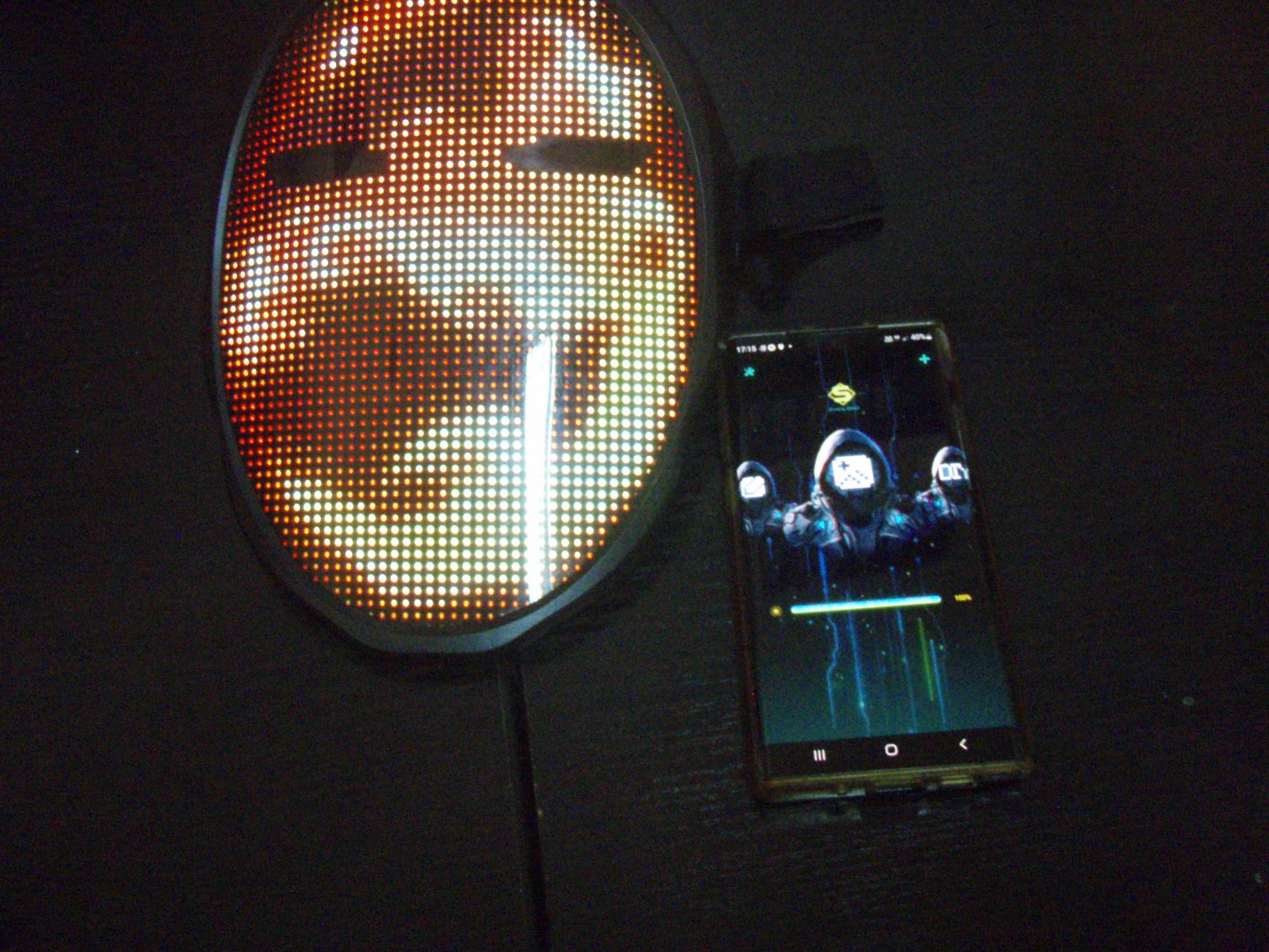 Masca cu animatie LED si control prin bluetooth