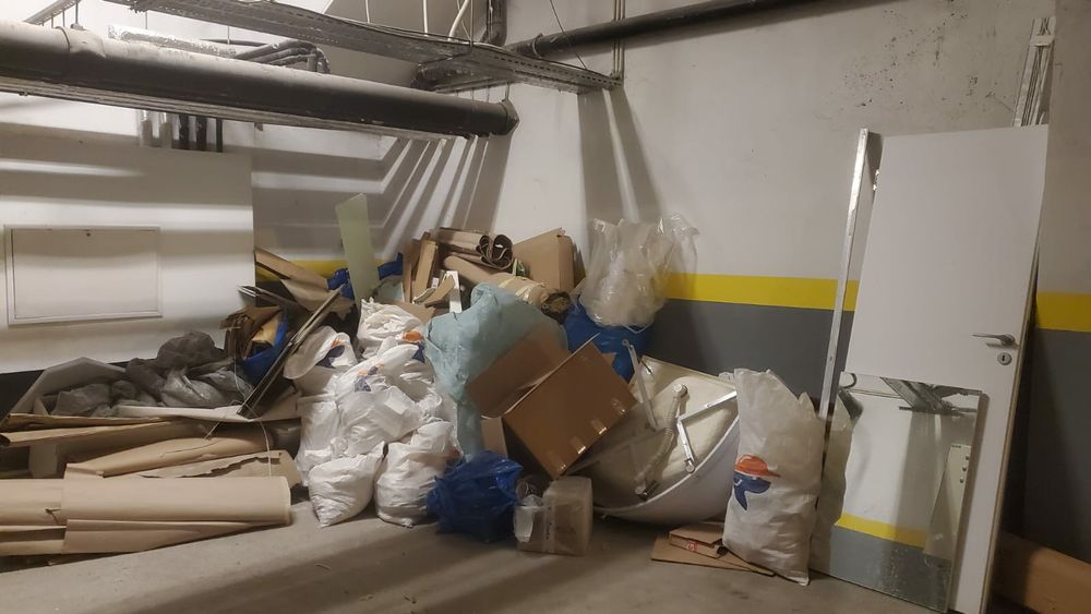 Transport moloz si mobila veche