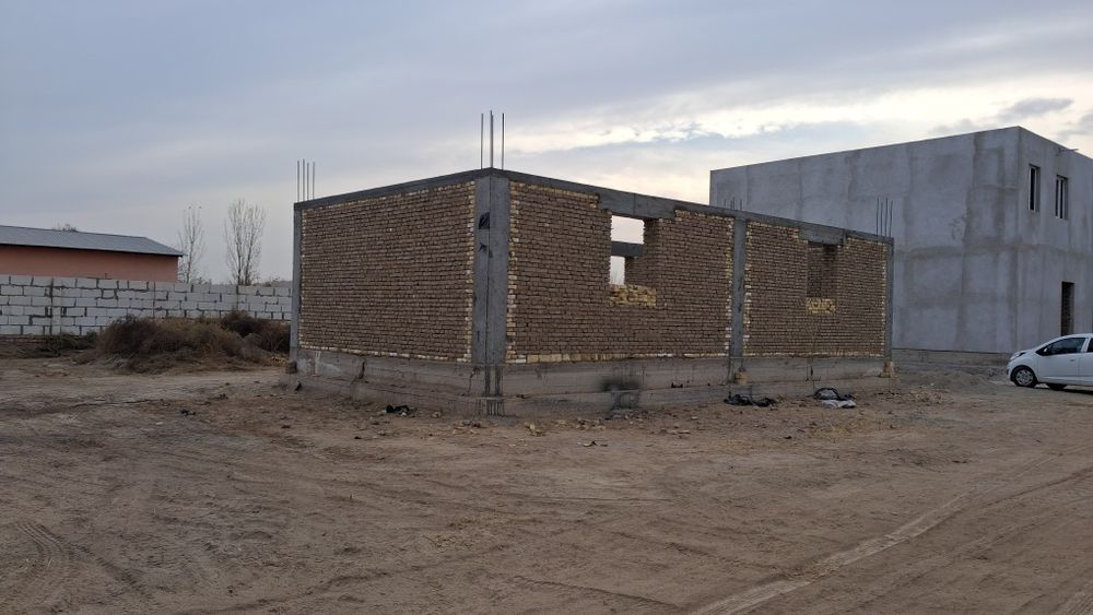 Нотурар бино сотилади.