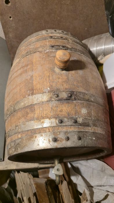 Продавам дъбово буре 25 л