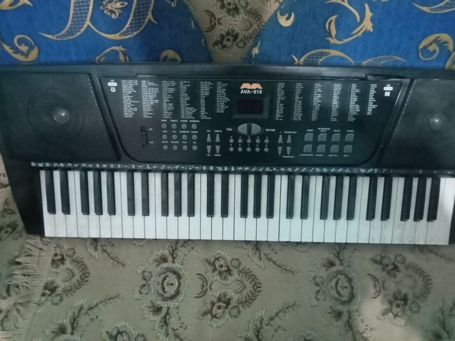 Синтезатор в хорошем состоянии