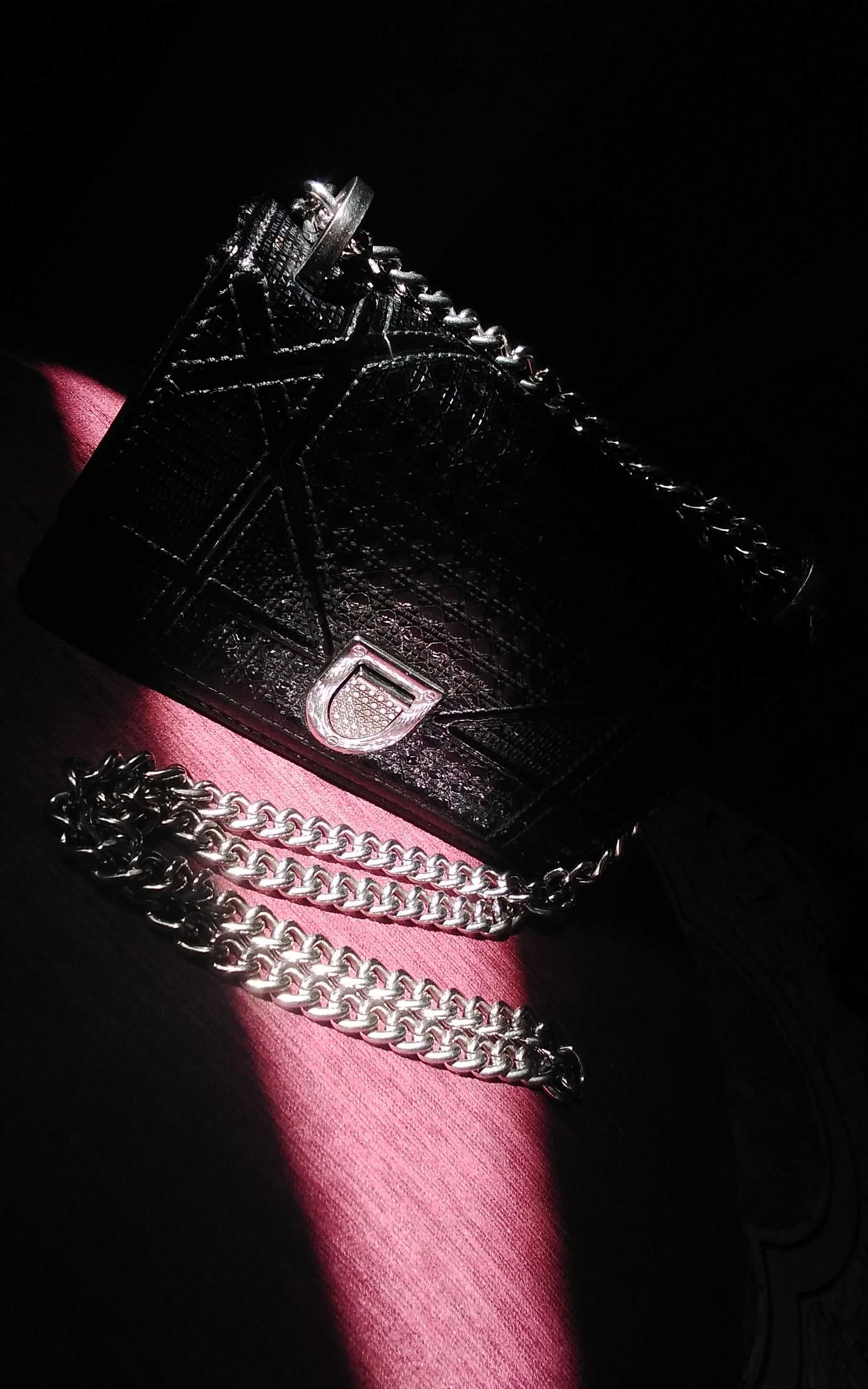 Сумка Dior, а также другие сумочки, клатч