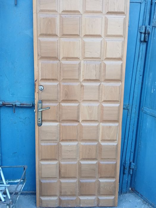 Vând usa lemn masiv