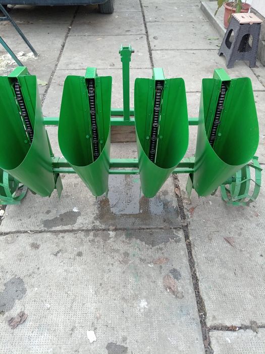 Masina semănat arpagic si usturoi