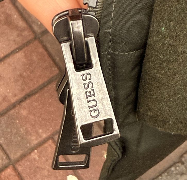 Geaca de iarna Guess - puf de gasca - aproape noua