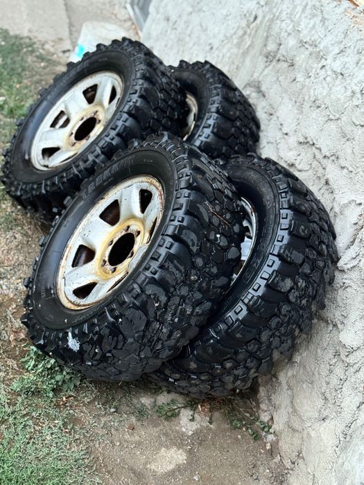 Cauciucuri off road cu jante incluse