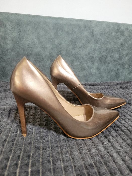 Pantofi stiletto mărimea 39
