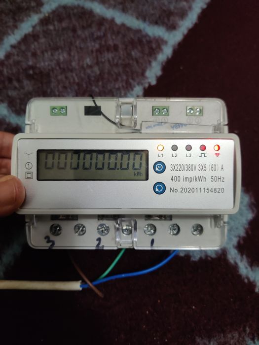 Smart meter cu monitorizare faze curent tensiune întrerupător trifazat
