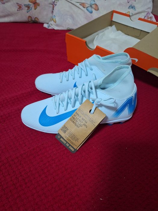 Vând Ghete de fotbal Nike Mercurial