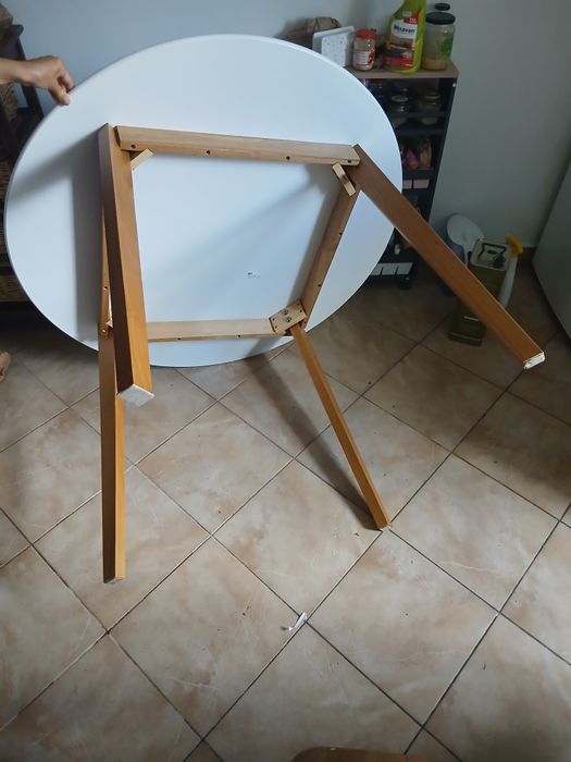 Masa rotunda de bucătărie