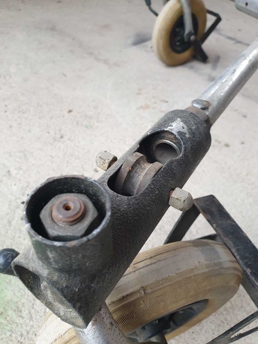 Сгъваема стойка на колела за статив