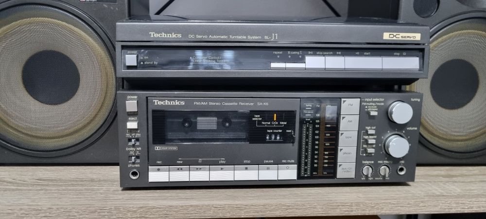 Sistem audio Technics cu radio, deck, pickup si boxe