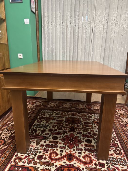 Трапезна маса от масив