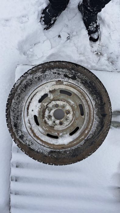 Продам шипованную резину