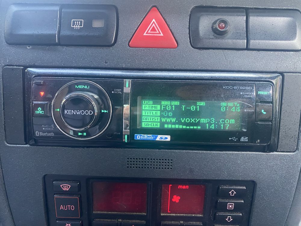 Kenwood KDC-BT92SD CD/USB/SD/iPod плейър с вграден Bluetooth