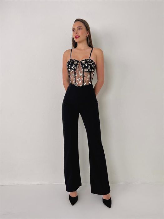 Зашеметяващ гащеризон