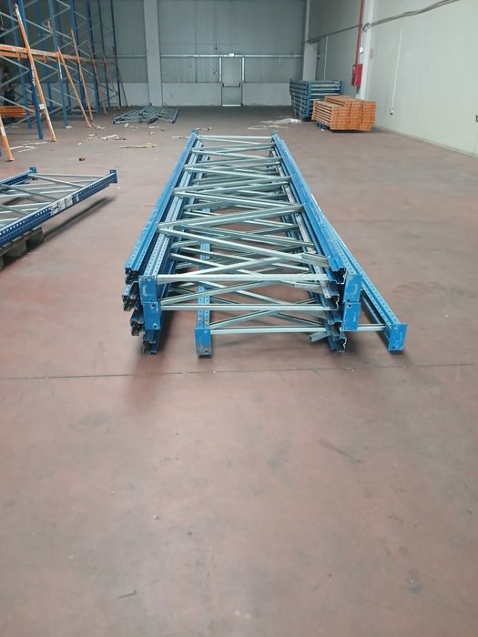 Rafturi metalice de vânzare  Dexion