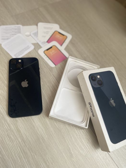 Продам Айфон 13 в хорошем состояние