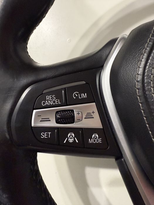 Volan BMW Seria 5 / Seria 7 – original, cu încălzire și padele