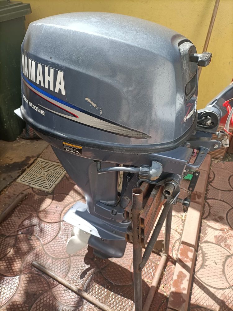 Motor  cizma scurta barca yamaha  15 cai / HP 2004 1500 euro