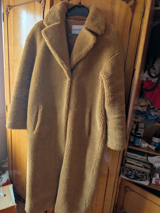 Teddy coat Stand Studio