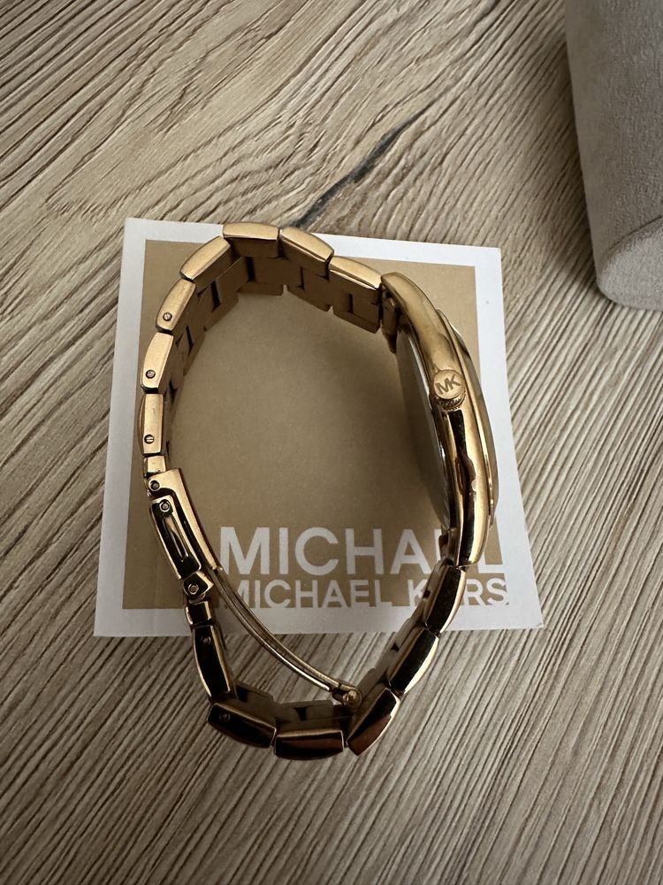 Часовник Michael Kors!Оригинален!