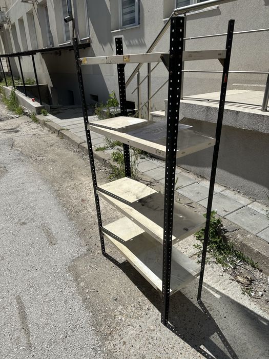 Метални стилажи рафтове