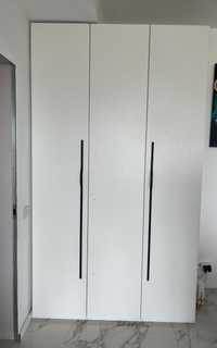 Vand dulap alb 137x237 usor modificat in interior