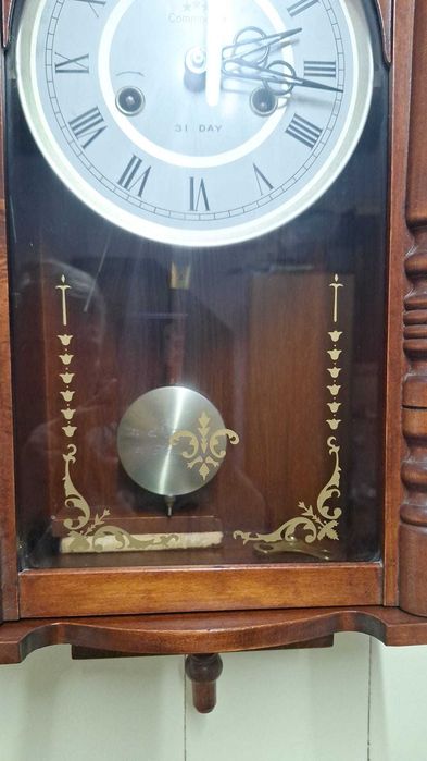 Ceas mecanic cu pendul si ornament cal.