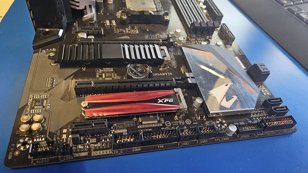 Kit Gigabyte Aorus B450 Elite + Ryzen 5800x + Ram DDR4 24GB + M2