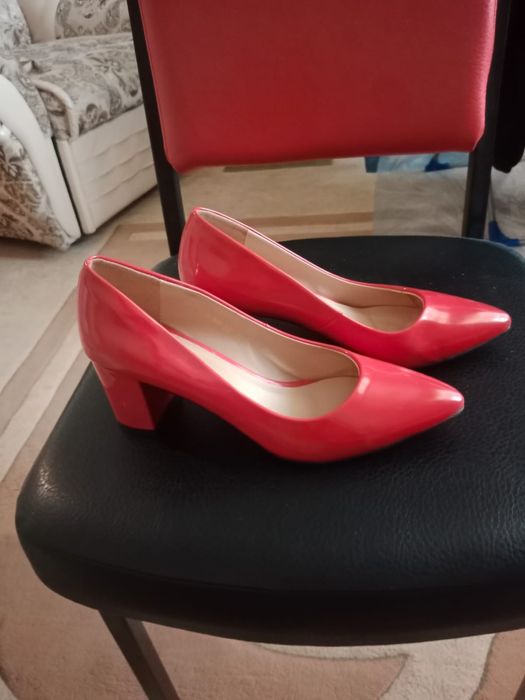 Продам женские туфли