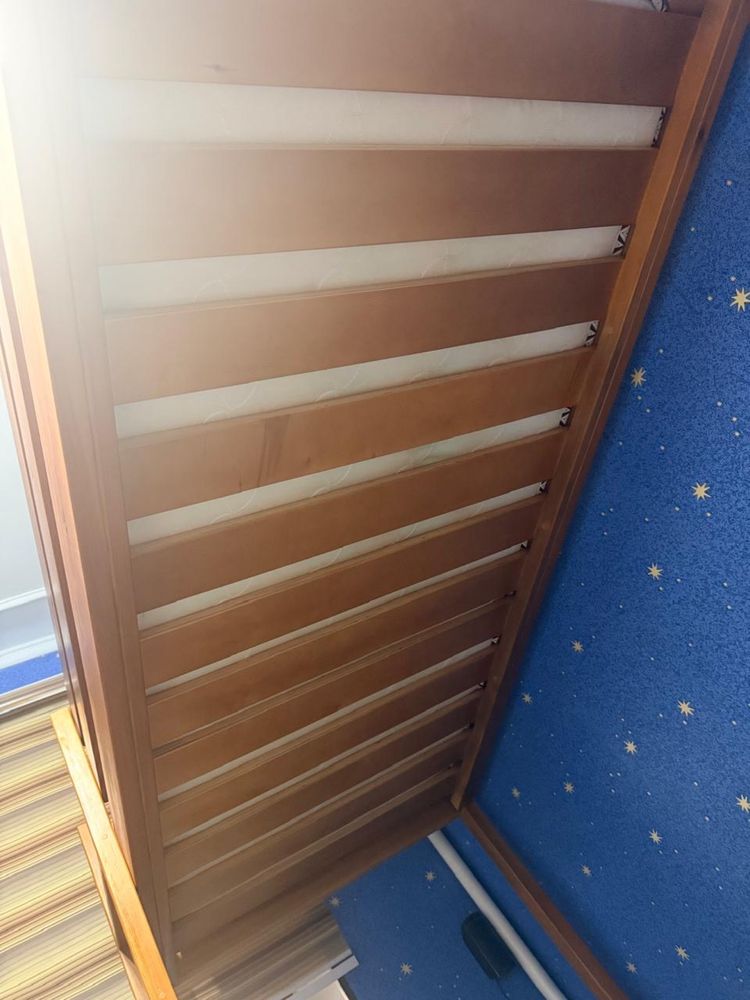 Продам кровать двух ярусную ( дерево)