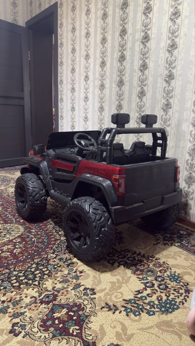 детскии электромобиль