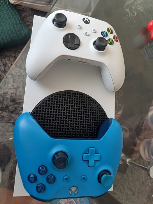 Vând Xbox serie S 512 GB