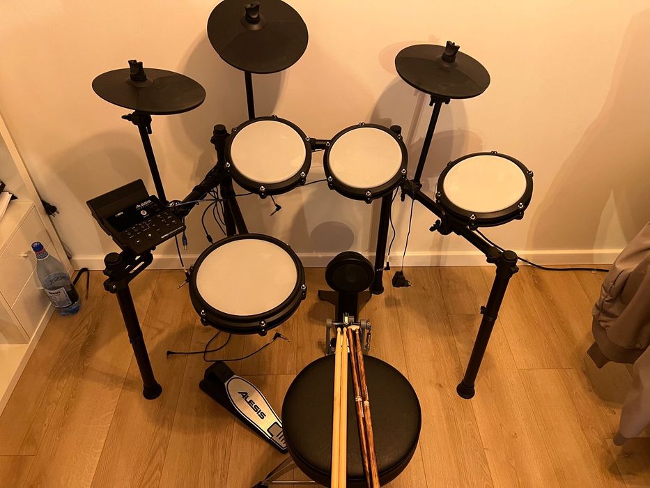 Alesis Nitro Max Kit Set de tobe electro + CASTI Sennheiser HD-400 Pro