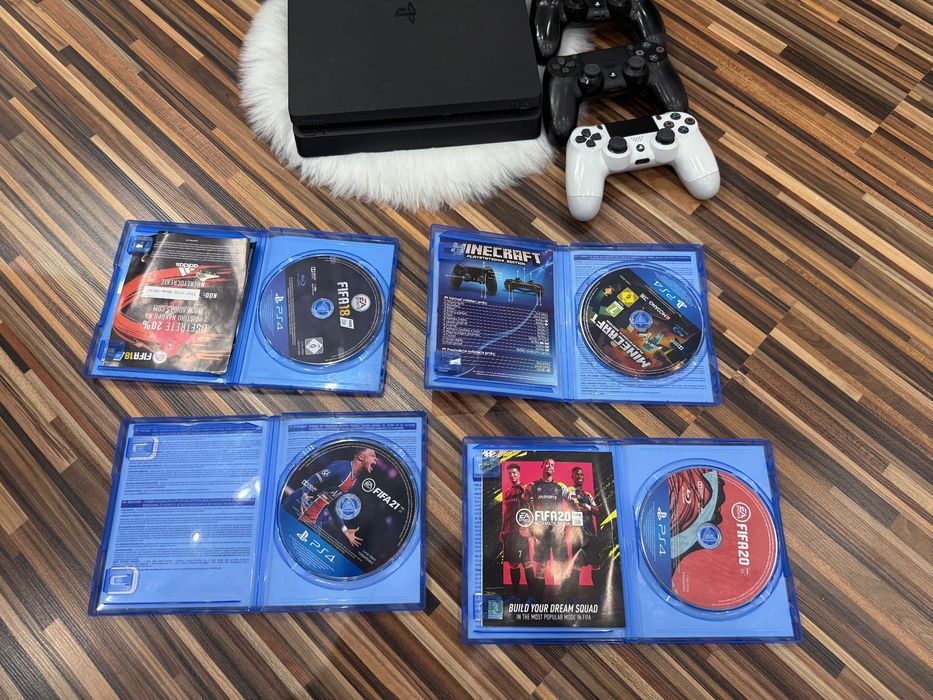 PS4 Slim 1TB + 3 оригинални контролера + 4 игри – Отлично състояние!