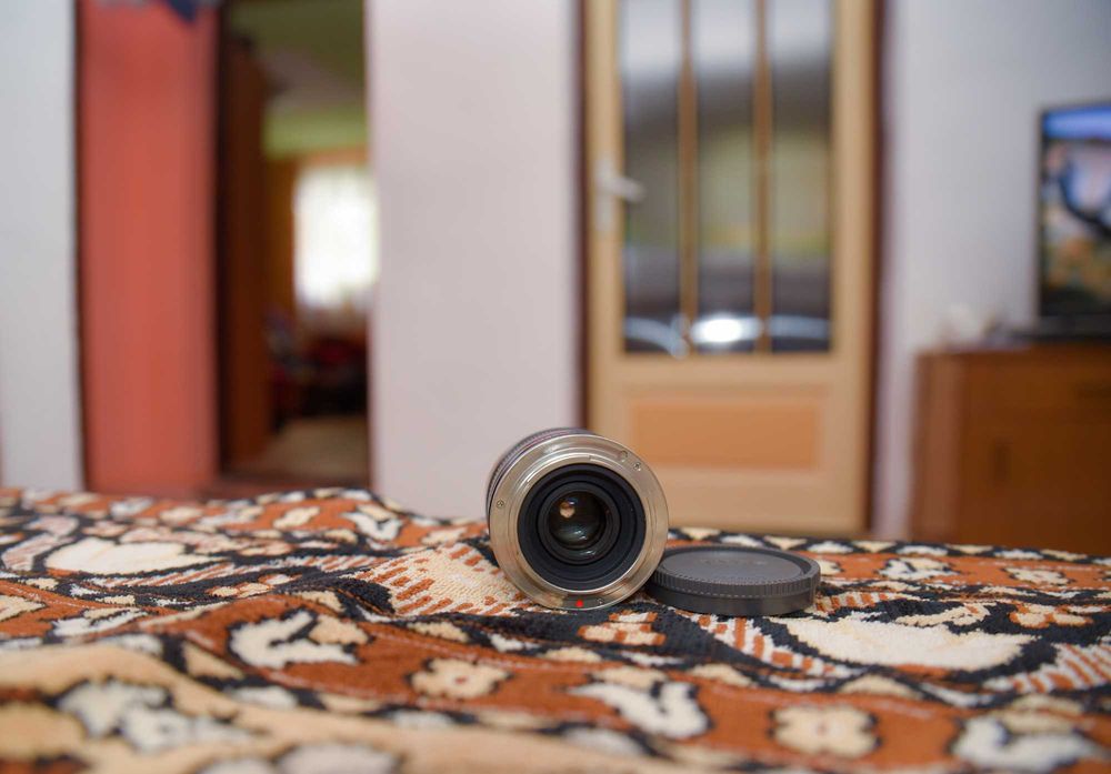 Obiectiv Samyang 8 mm f2.8 Fish eye 2 montura Sony e cu parasolar .