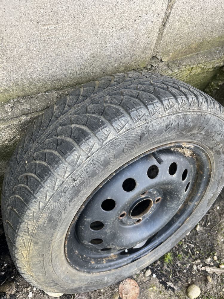 Vand 3 cauciucuri r15 (185.65 r15)cu tot cu jante de tabla
