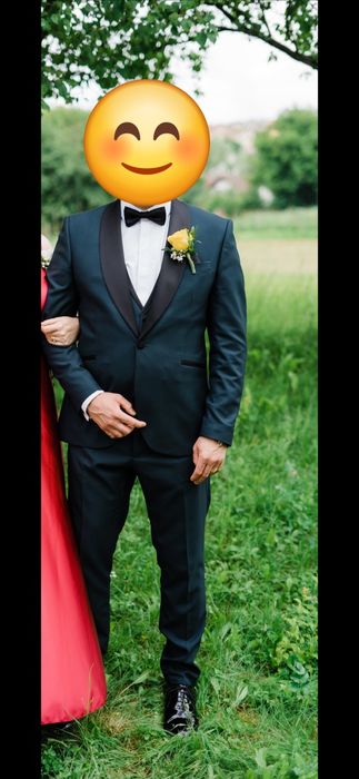 Vând Costum și Rochi