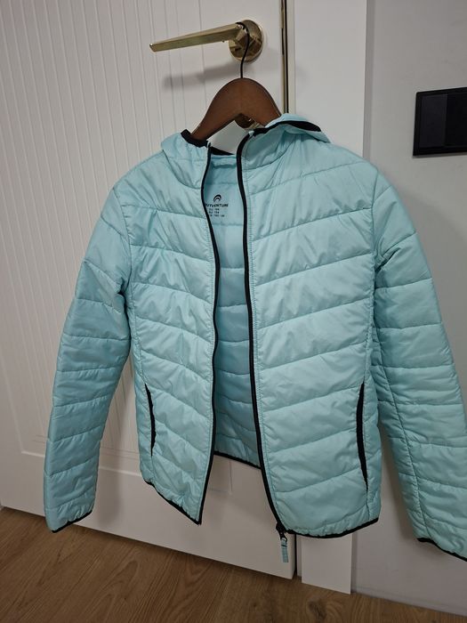 Продам куртку на девочку