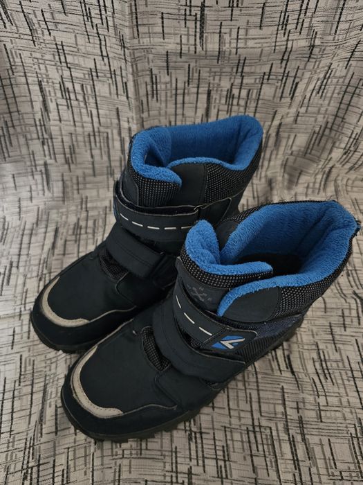 Vand cizme mărimea 37 .