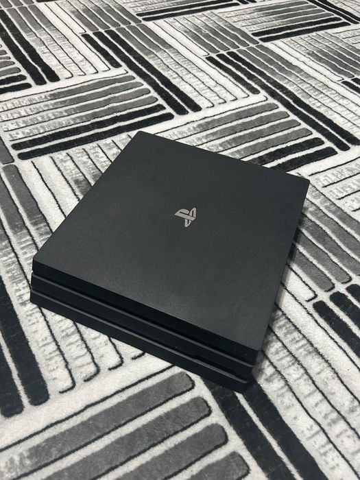 Vând Ps4 Pro, 1T