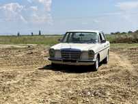 Mercedes-Benz w115 (bot de cal)