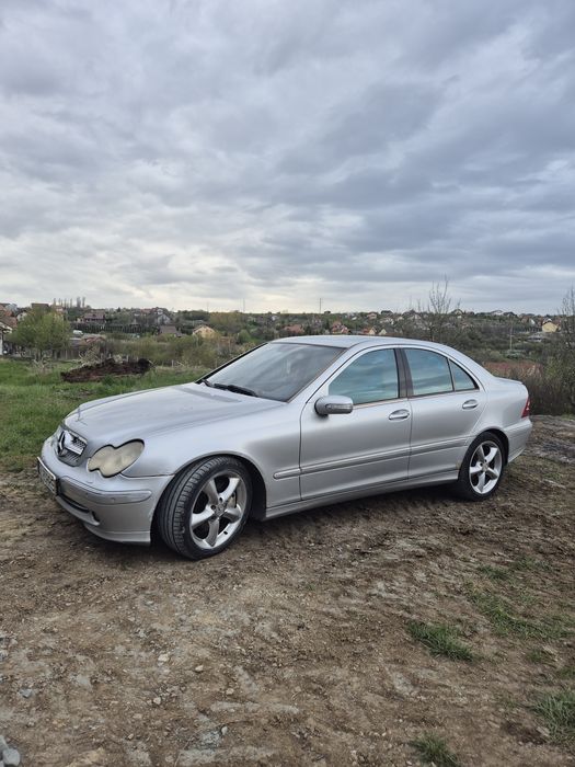 Mercedes c220 din 2004