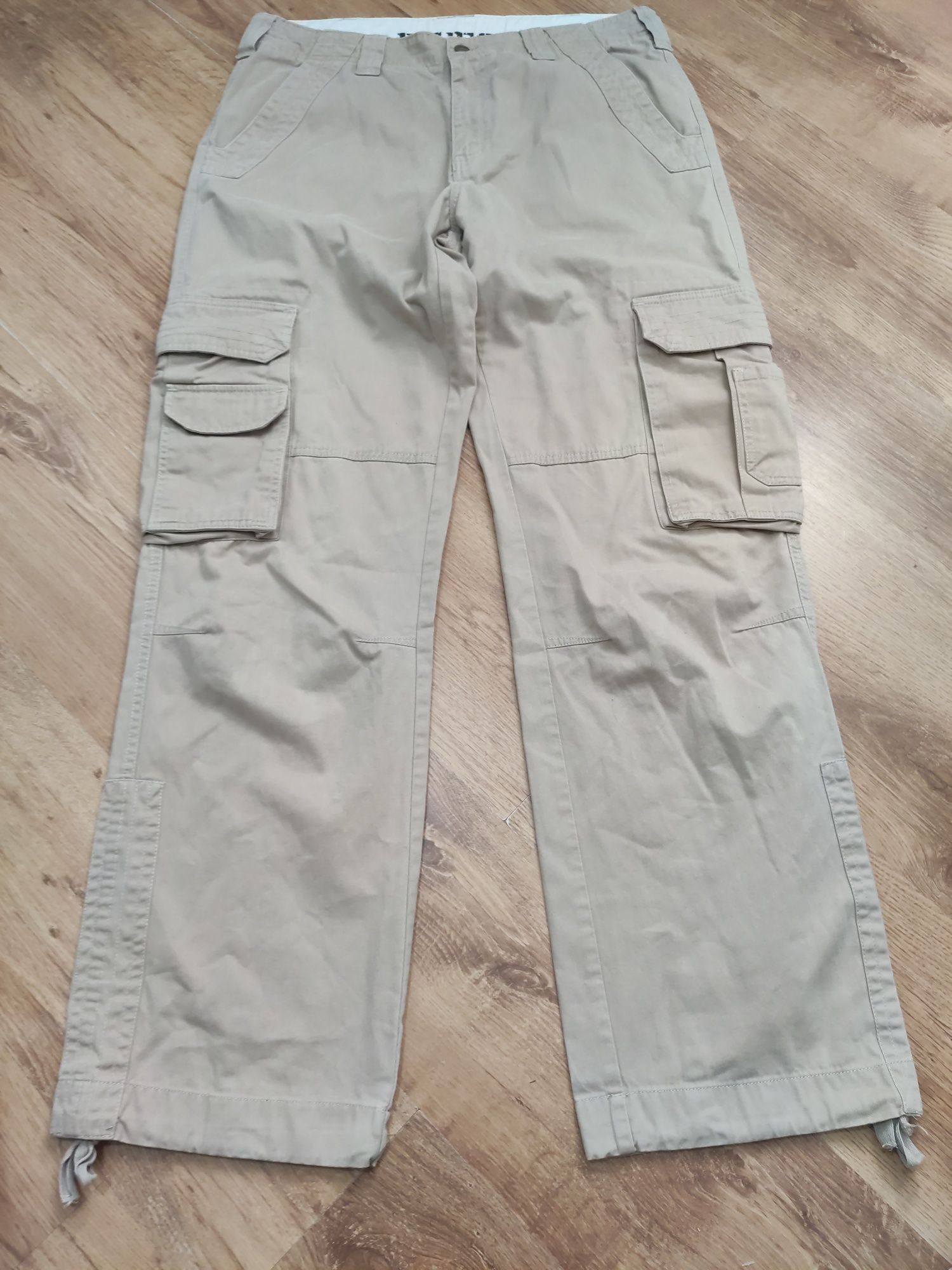 Pantaloni Army cargo mărimea L persoană mai înaltă