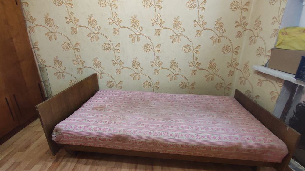Кровать 1,5 спальная  бесплатно