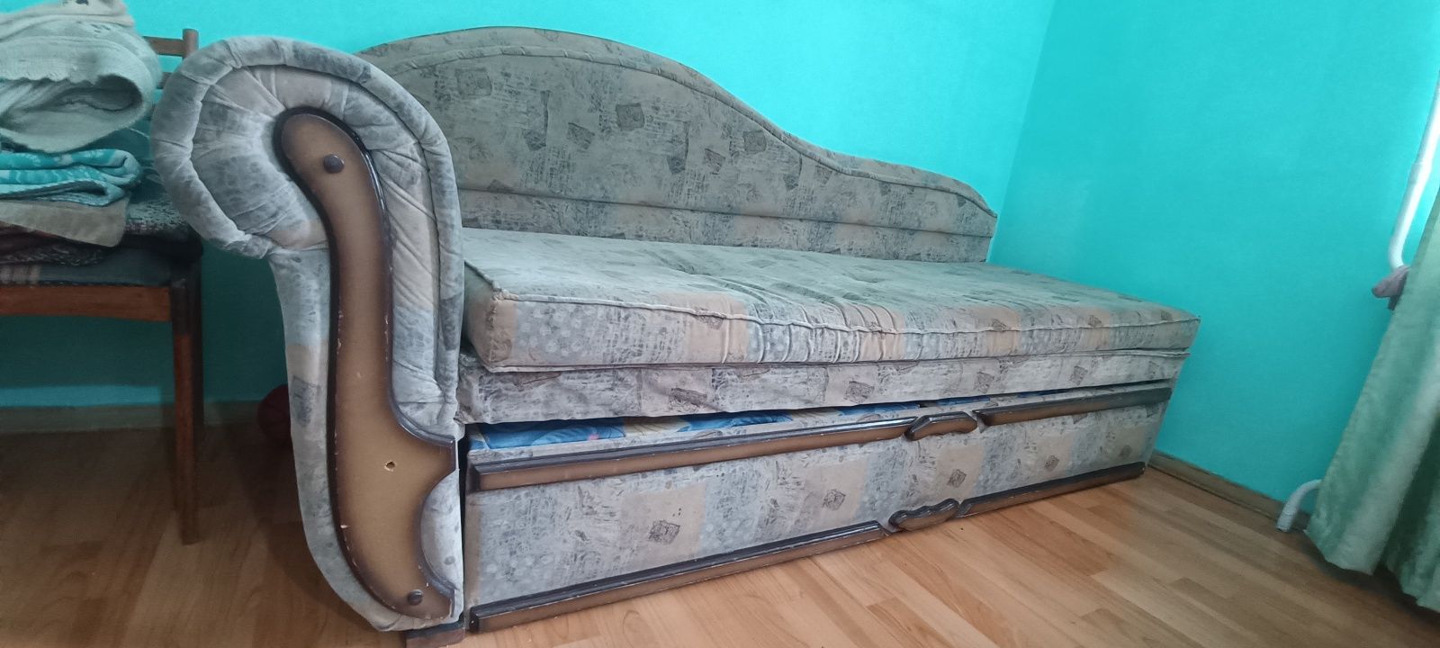 Продам диван длина 2 метра. Состояние на фото .