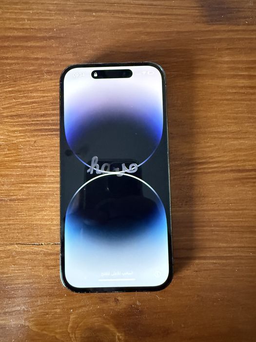 Iphone 14 PRO in stare bun.