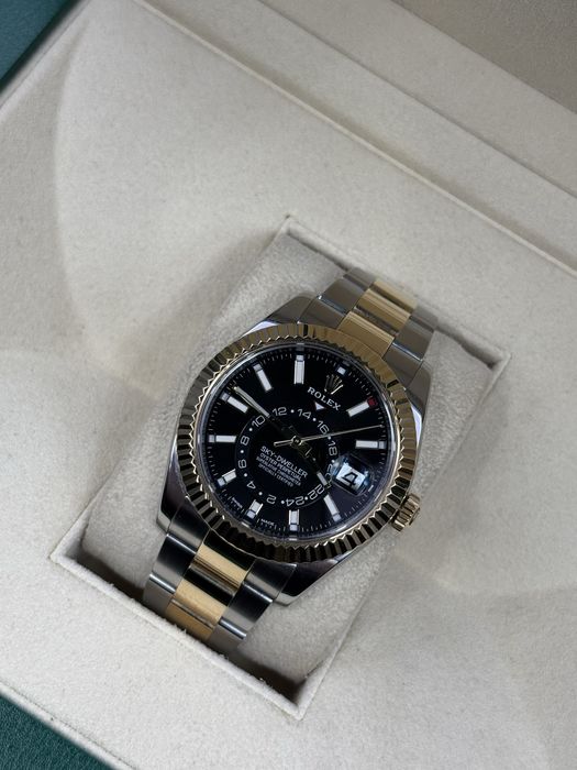 Ceas Rolex Sky-Dweller