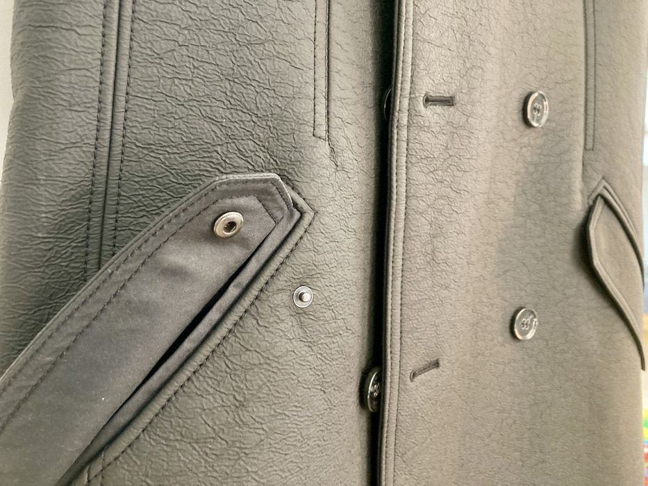 Palton barbatesc fara maneci Hugo Boss cu urme de utilizare
